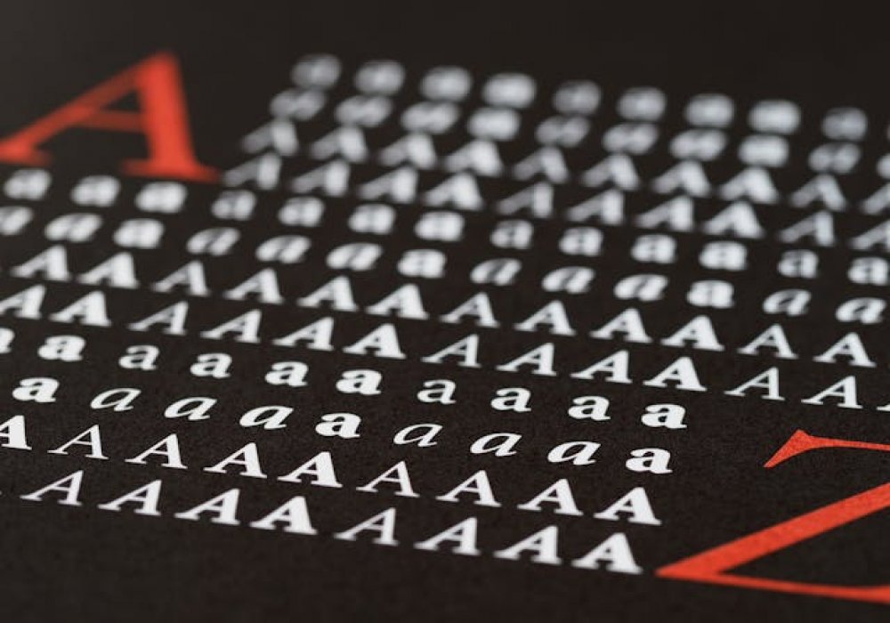 En İyi Ücretsiz Font Siteleri: Tasarımlarınız İçin En İyi Font Kaynak rehberi! Google Fonts, DaFont ve Font Squirrel gibi en iyi font kaynaklarını keşfedin