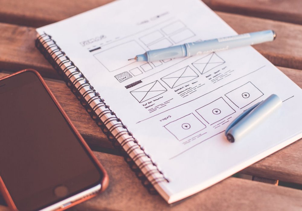 En iyi UI/UX ilham siteleriyle tasarım trendlerini takip edin. Mobil uygulama UI, web tasarımı ve kullanıcı deneyimi örnekleriyle yaratıcılığınızı artırın.