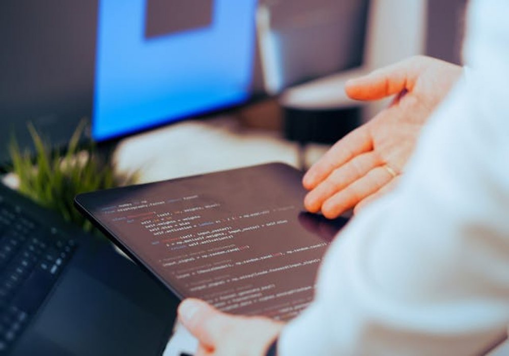 En iyi no-code araçlarını keşfedin. Kod yazmadan web sitesi kurun, uygulama geliştirin ve iş süreçlerinizi kolayca otomatikleştirin.